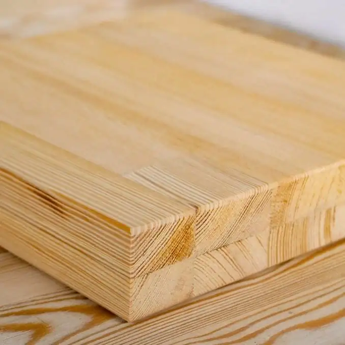 Текстура мебельного щита Сосна АА — однородная, без сучков, класс АА