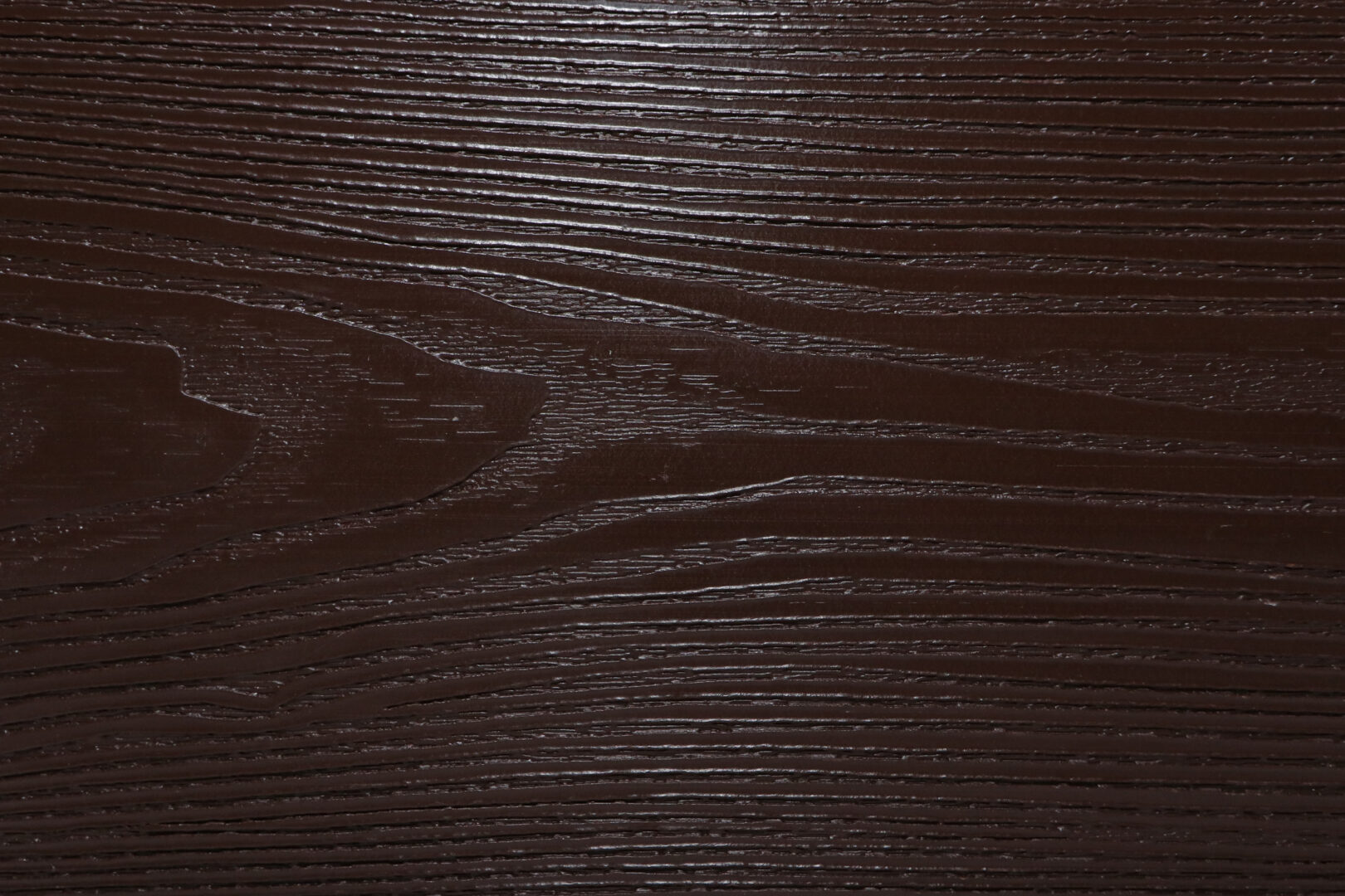 alt="Композитный штакетник Ottimo 4 м в цвете какао на участке в Санкт-Петербурге"